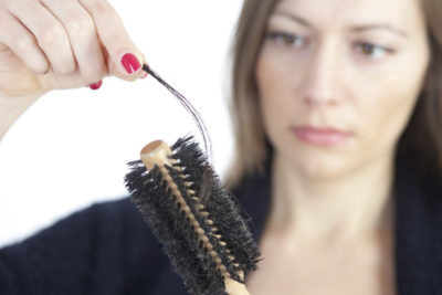 Как долго длится выпадение волос после родов
