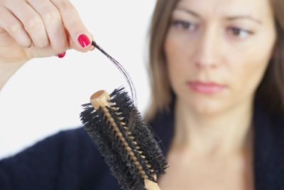 Сильное выпадение волос с луковицей причины
